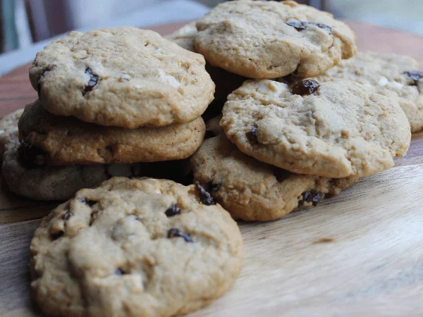 Featured image for “Cookies met witte chocolade & veenbes”